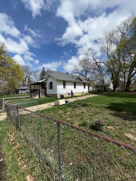 Building Photo - 3918 Trumbull Ave