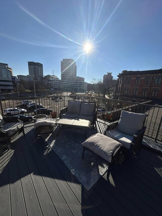 Building Photo - 246 N Court St