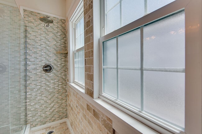 Building Photo - 2231 Blair Blvd