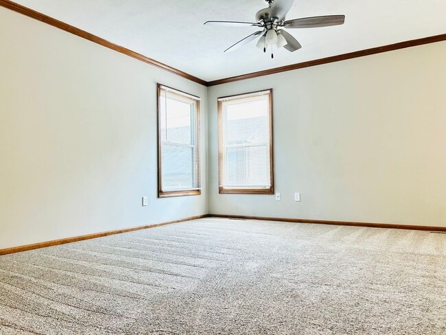 Building Photo - Convenient Location, Spacious Home