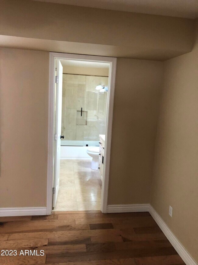 Building Photo - 6527 N 13th Dr