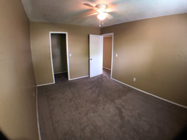 Building Photo - S Elm Ct Duplex