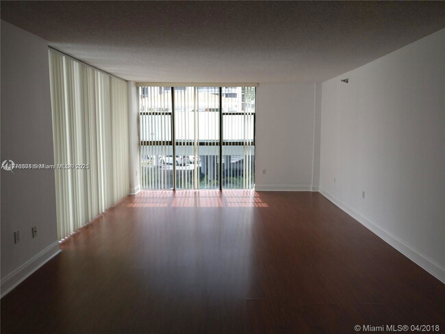 Building Photo - 20515 E Country Club Dr