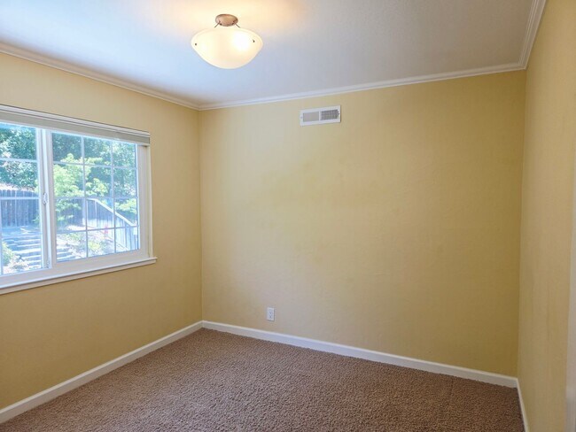 Building Photo - Stunning 4BD + Office Home with Pool in Li...