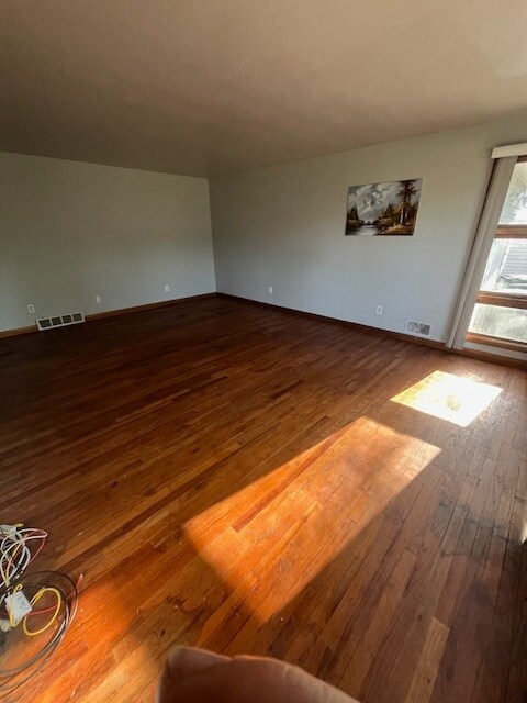Living Room - 1129 W Carson St