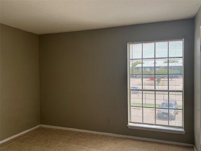 Building Photo - 12500 Sandpiper Dr