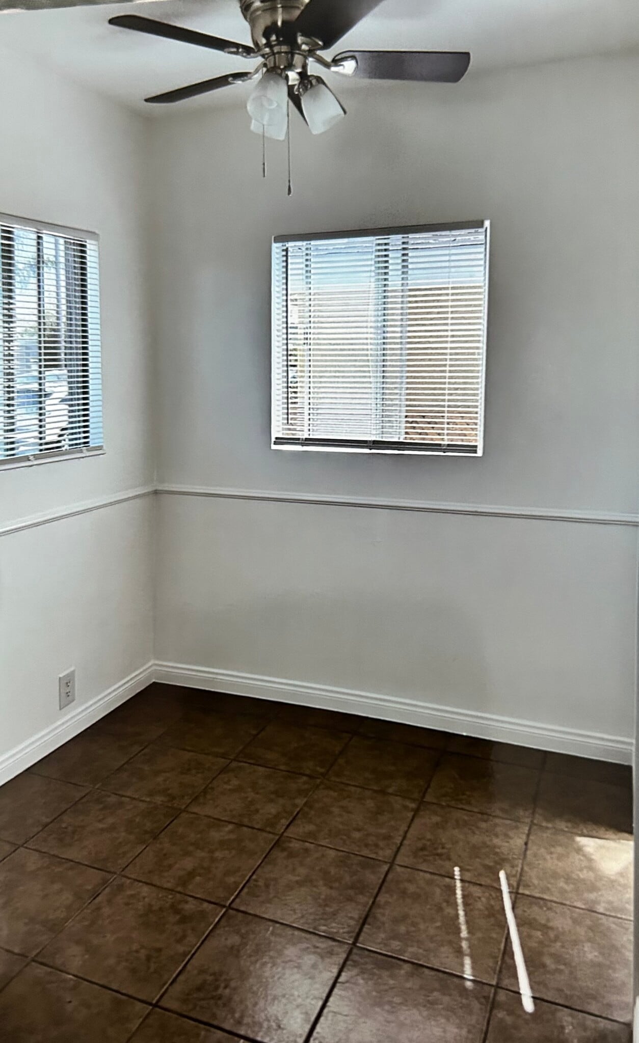 Dining area - 4539 W 167th St
