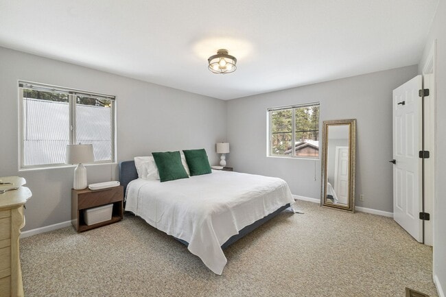 Building Photo - Beautiful Al Tahoe Home in South Lake Taho...