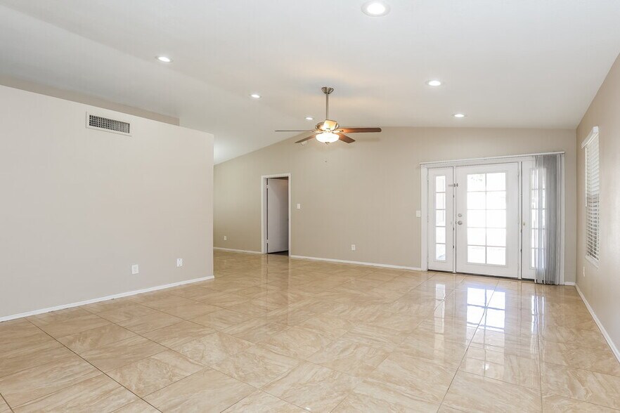 Building Photo - 4758 W Escuda Dr