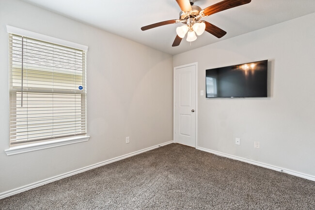 Building Photo - Natchez Home