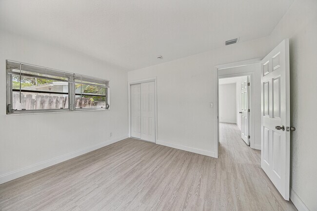 Building Photo - 317 SW 19th St