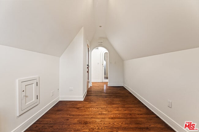 Building Photo - 602 11th St