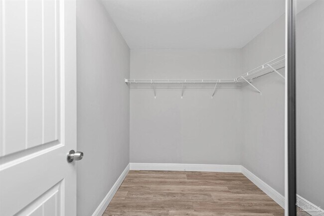 Building Photo - 3611 Stonewall Ave