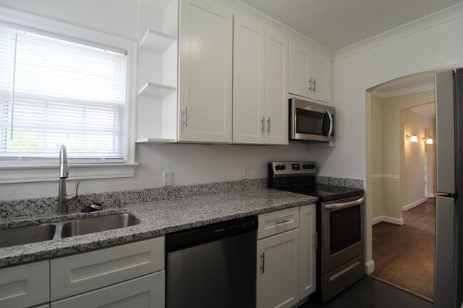 Building Photo - 2 Bedroom 1 Bath Home In Fairway