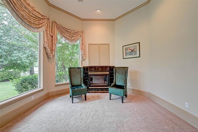 Building Photo - 16810 Southern Oaks Dr