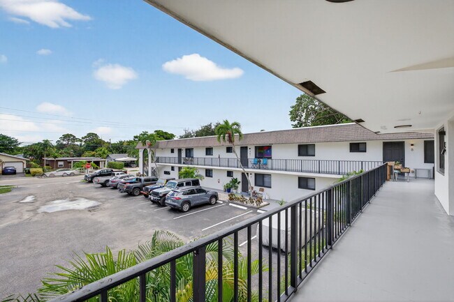 Building Photo - Wilton Manors