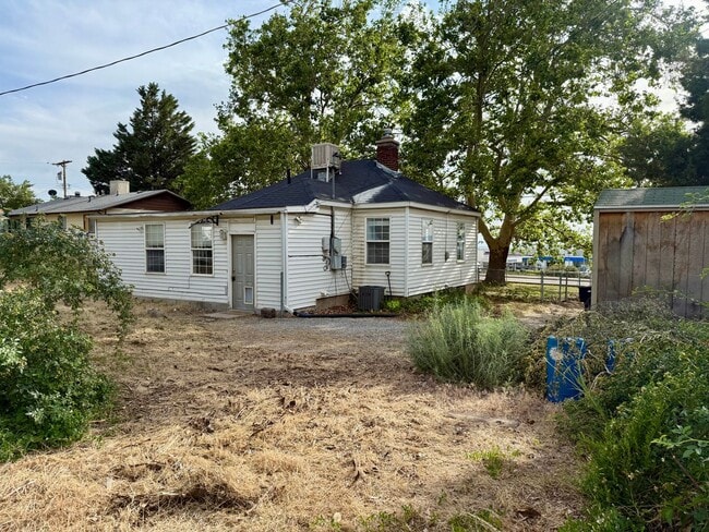 Building Photo - Updated Bountiful Home | 3 Beds, Finished ...