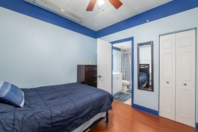 Building Photo - Lofts Oasis #219