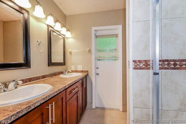 Building Photo - 1901 Shower Tree Way