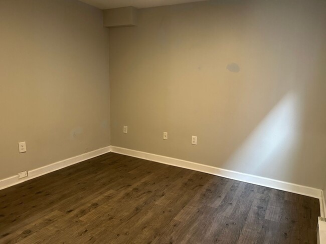 Building Photo - 615 W Orange St