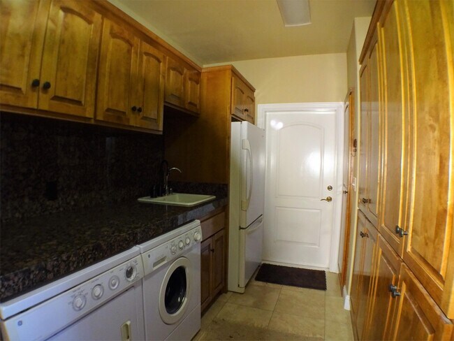 Building Photo - 3539 Rodgers Ave