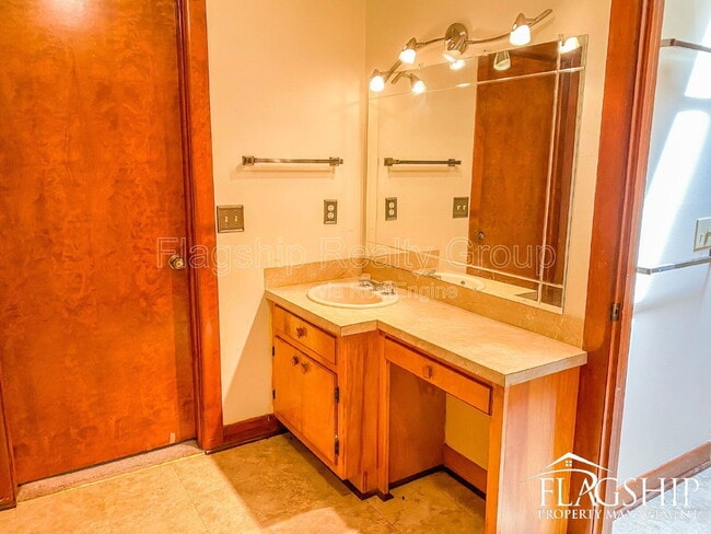 Building Photo - 1228 Forest Acres Dr