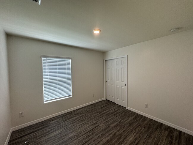 Building Photo - 26533 Sandhill Blvd