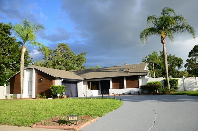 Building Photo - Spacious 4-Bed, 3-Bath Belle Isle Home wit...