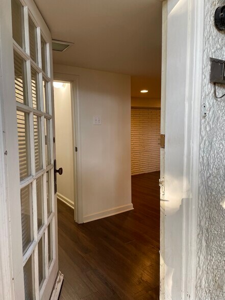 Entry foyer - 912 Wilson Dr