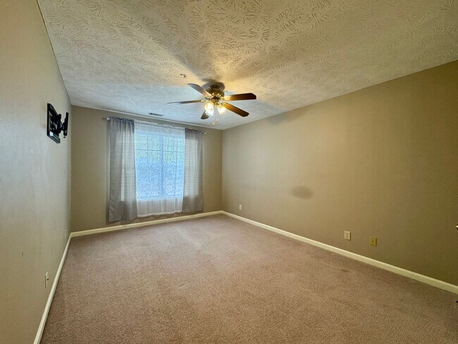 Building Photo - 308-11 Waterdown