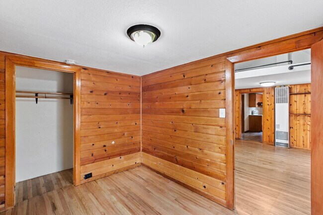 Building Photo - 807 Shoshone Pl