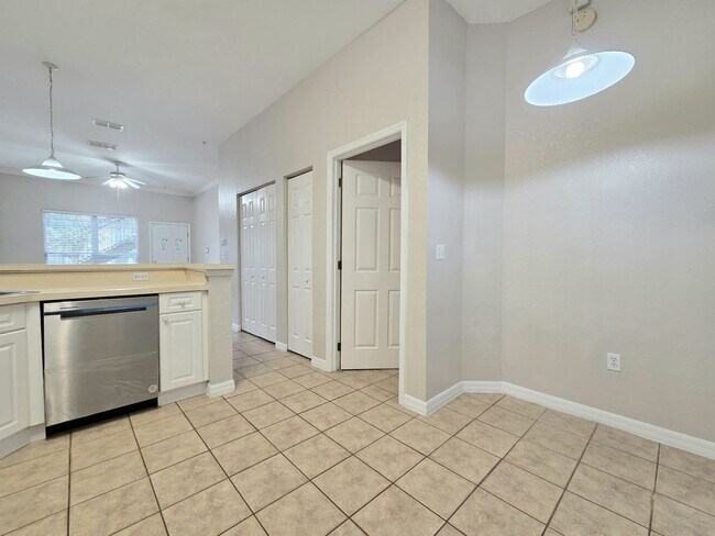 Building Photo - 141 Reserve Cir