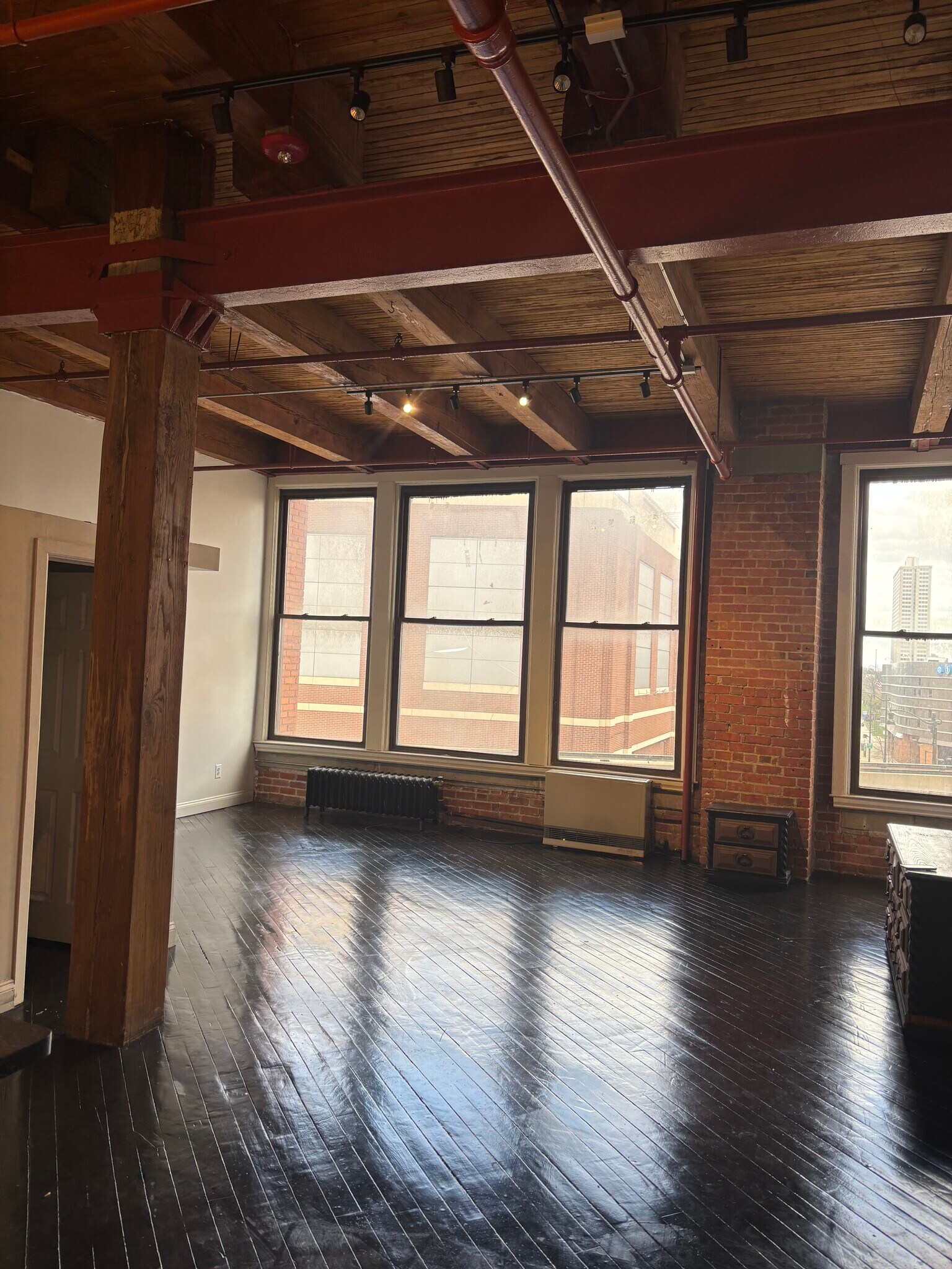 Building Photo - 743 Beaubien St