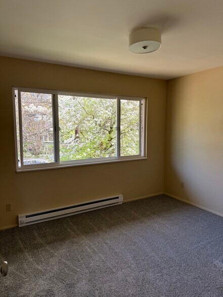 Building Photo - 8707 Southeast 9th Avenue