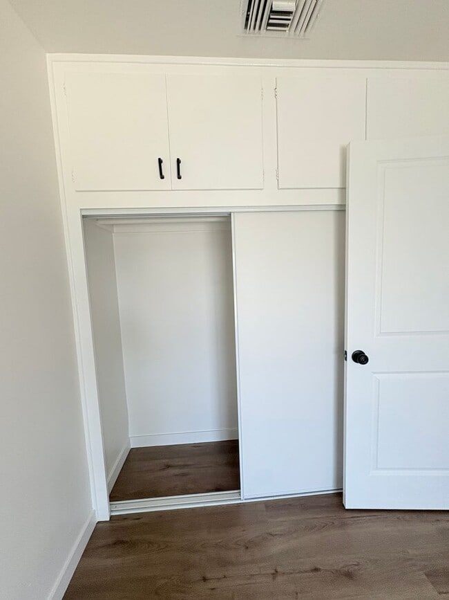 Building Photo - Lovely 3 Bedroom 1 Bath House with Garage