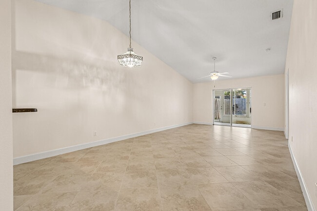 Building Photo - 277 Coastal Hill Dr