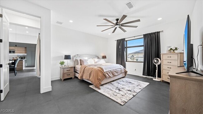 Building Photo - 1017 NE 4th Pl