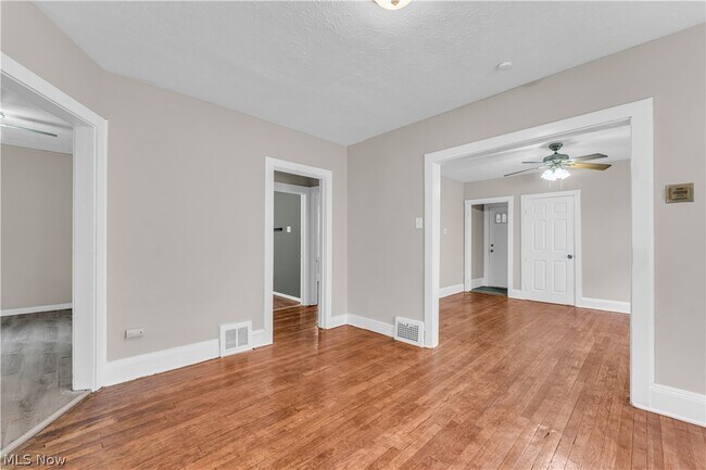 Building Photo - 3519 W 100th St