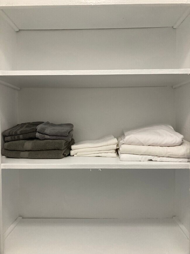 Linens, towels - 3622 W Adams Blvd