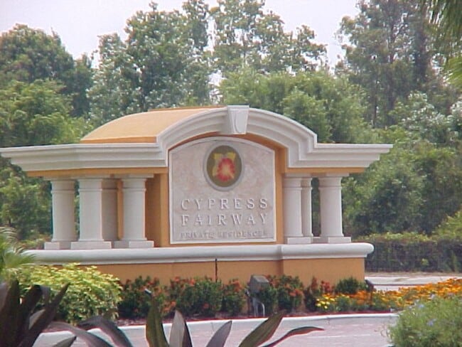 Building Photo - First Floor 2/2 in Gated Cypress Fairway !!