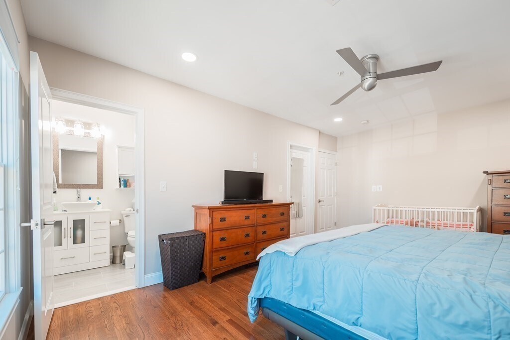 Building Photo - 467 Somerville Ave