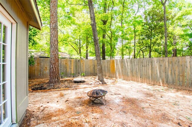 Building Photo - 2717 S Millbend Dr