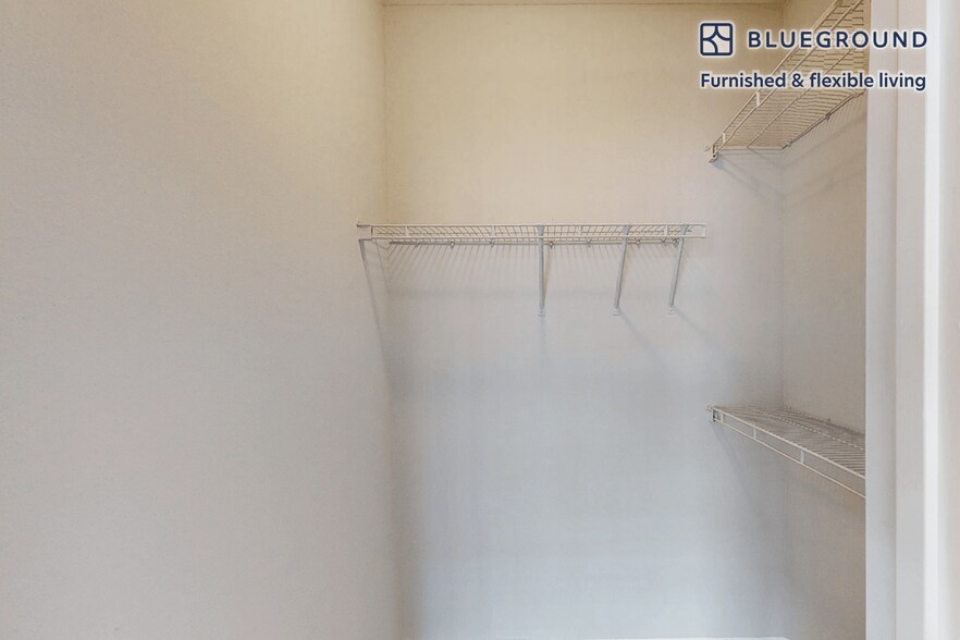 Building Photo - 2350 26th Ct S