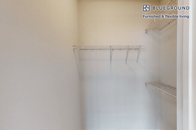 Building Photo - 2350 26th Ct S
