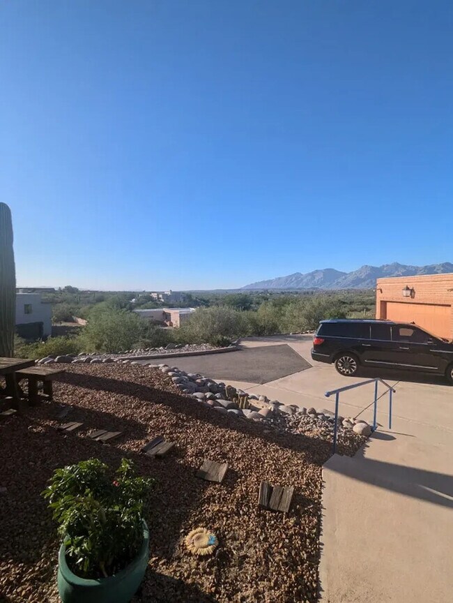 Building Photo - Spacious 4-Bedroom Estate with Chef’s Kitchen