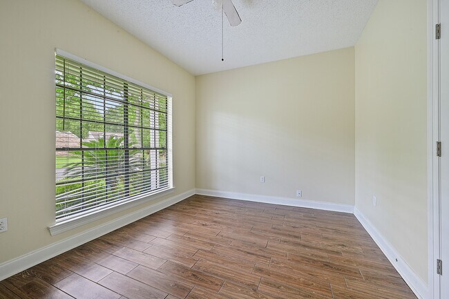 Building Photo - 17418 Deer Lake Ave
