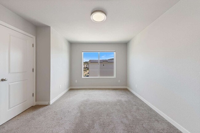 Building Photo - Charming 2-Bed with 2.5 Baths in Newberg