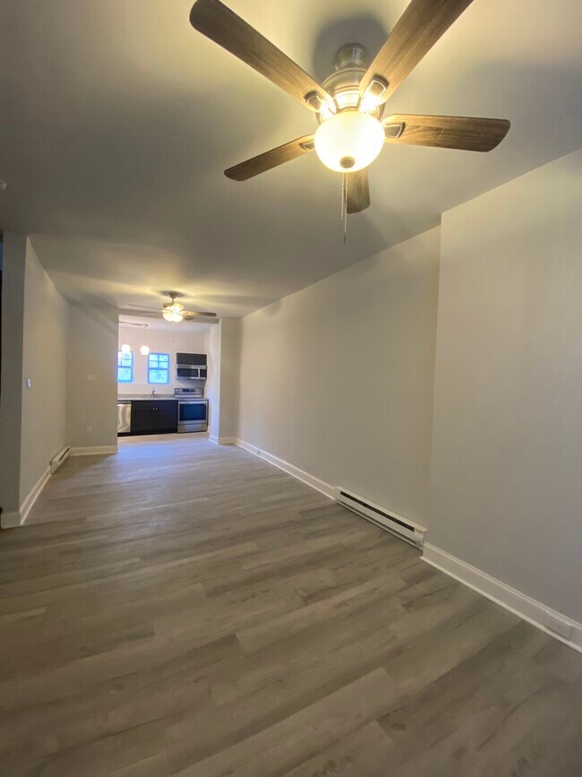 Building Photo - 3103 N Croskey St