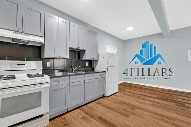 Building Photo - "Charming 2-Bedroom Haven in East Chicago - Spacious 750 Sq Ft Gem!"