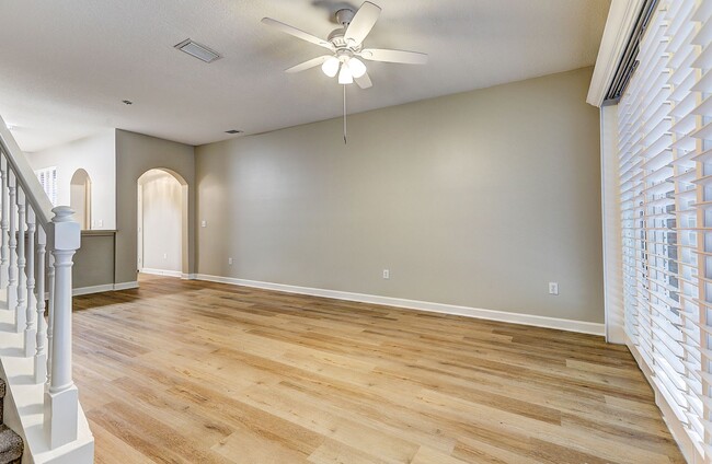 Building Photo - Spacious New Tampa 2 Bedroom, 2.5 Bath Tow...